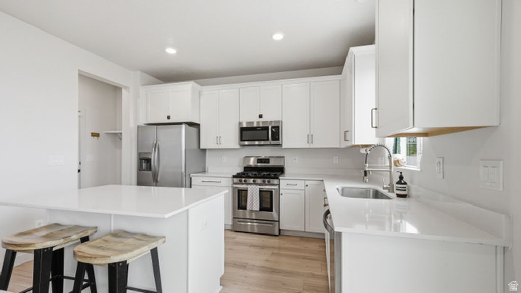 Image 7 of property listing at 328 W SNOWBERRY DR, Saratoga Springs, UT 84045