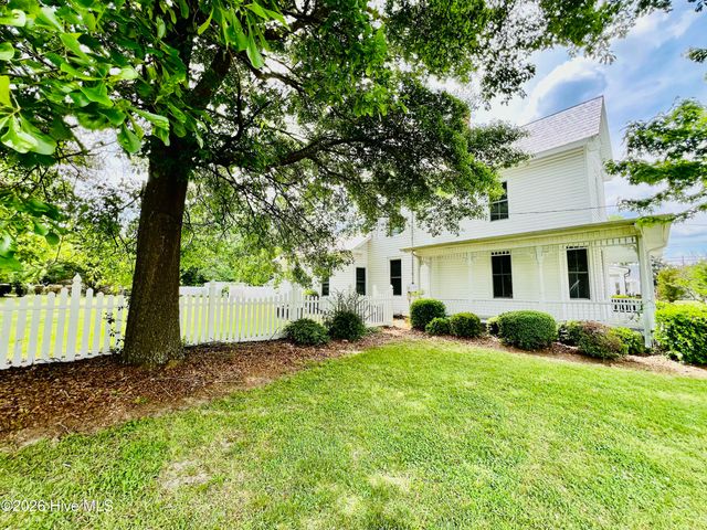 3813 W Wilson Street, Farmville, NC 27828
