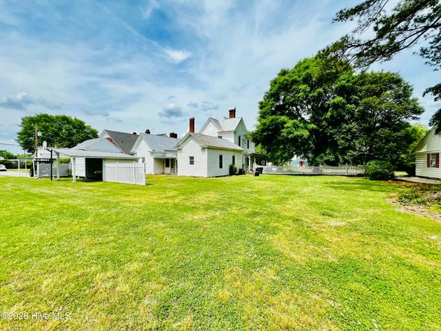 3813 W Wilson Street, Farmville, NC 27828