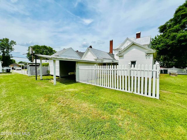 3813 W Wilson Street, Farmville, NC 27828