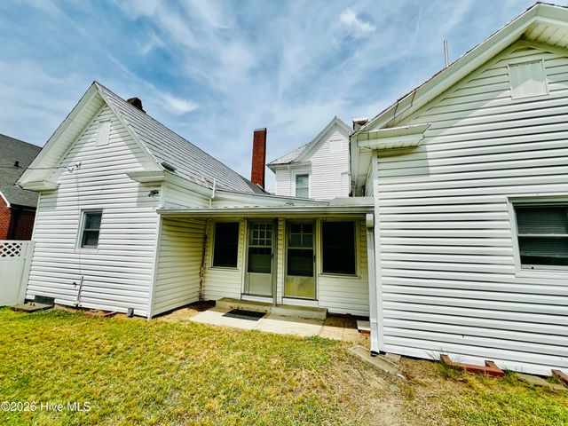 3813 W Wilson Street, Farmville, NC 27828