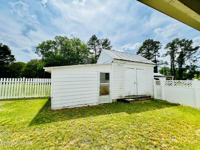 3813 W Wilson Street, Farmville, NC 27828