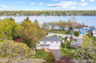 4520 W Shore Drive, Wonder Lake, IL 60097