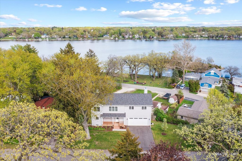 4520 W Shore Drive, Wonder Lake, IL 60097