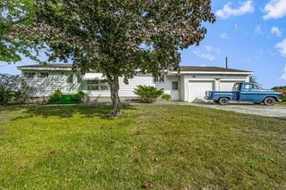 17567 Lakeside Road, Three Oaks, MI 49128