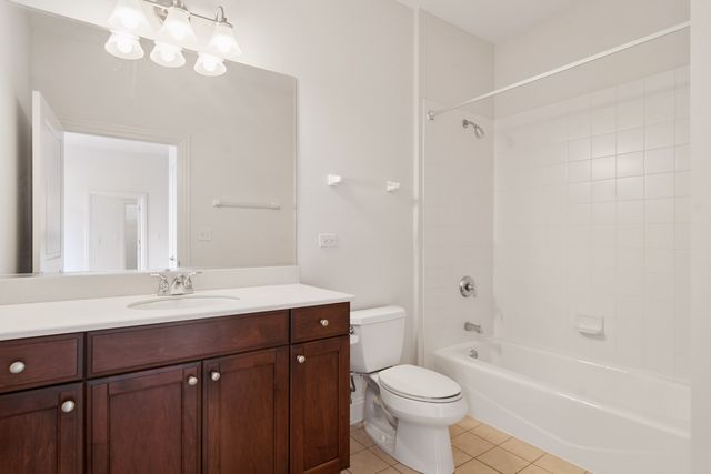1199 E Port Clinton Road 711, Vernon Hills, IL 60061