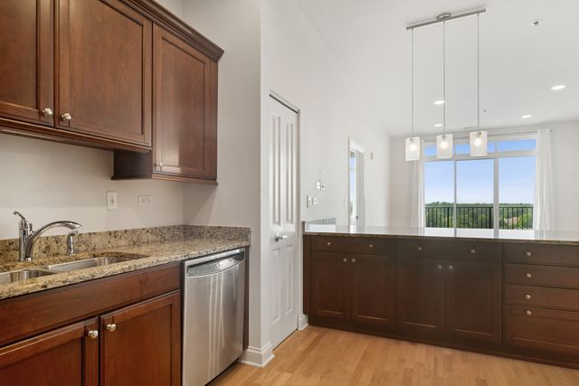 1199 E Port Clinton Road 711, Vernon Hills, IL 60061
