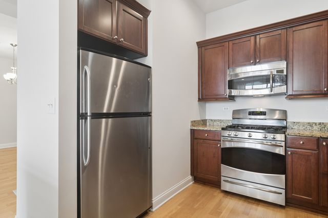 1199 E Port Clinton Road 711, Vernon Hills, IL 60061