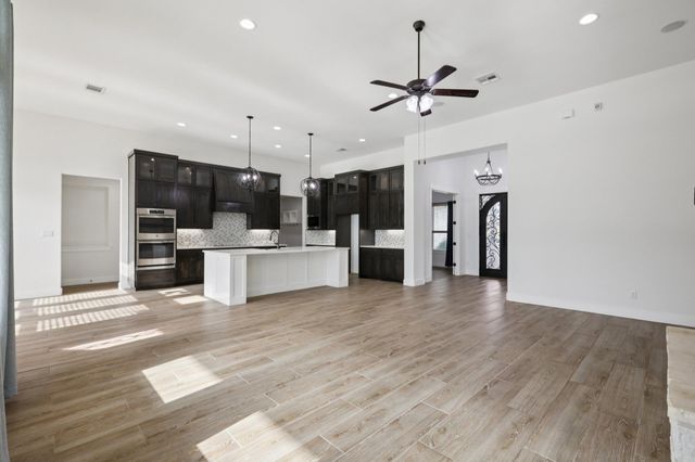 112 Red Mulberry WAY, Leander, TX 78641