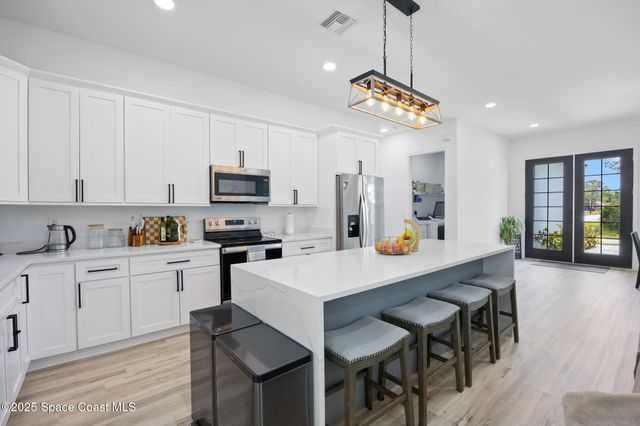 700 Cornelia Avenue SE, Palm Bay, FL 32909