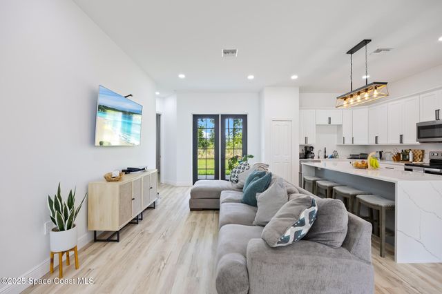 700 Cornelia Avenue SE, Palm Bay, FL 32909