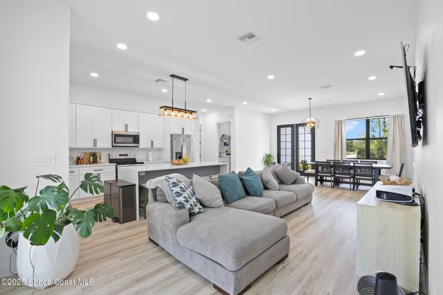 700 Cornelia Avenue SE, Palm Bay, FL 32909