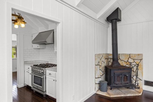 515 Fountain Avenue, Pacific Grove, CA 93950