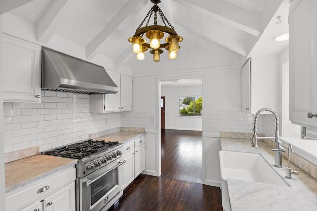 515 Fountain Avenue, Pacific Grove, CA 93950