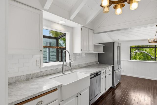 515 Fountain Avenue, Pacific Grove, CA 93950