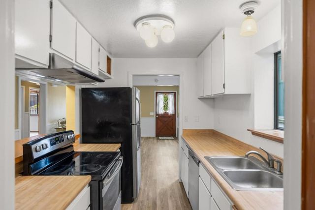 515 Fountain Avenue, Pacific Grove, CA 93950
