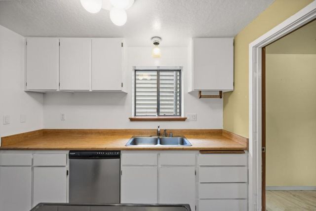 515 Fountain Avenue, Pacific Grove, CA 93950