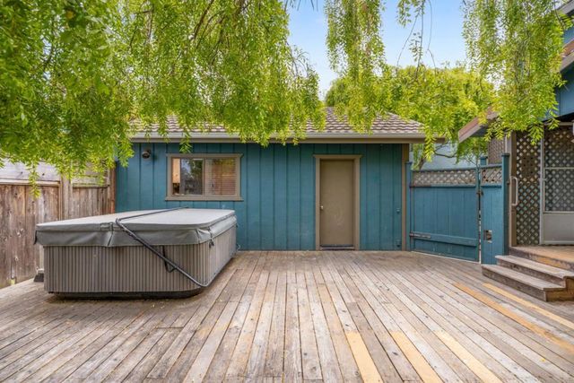 515 Fountain Avenue, Pacific Grove, CA 93950