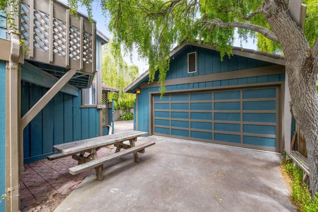 515 Fountain Avenue, Pacific Grove, CA 93950