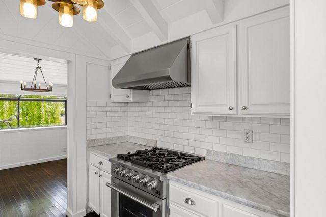 515 Fountain Avenue, Pacific Grove, CA 93950