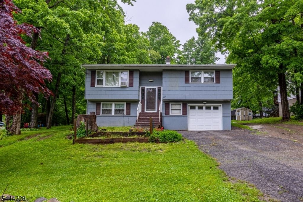 67 Cedar Tree Dr, Vernon Twp., NJ 07422 — exterior