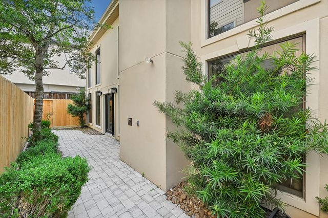 2430 Nantucket Drive B, Houston, TX 77057