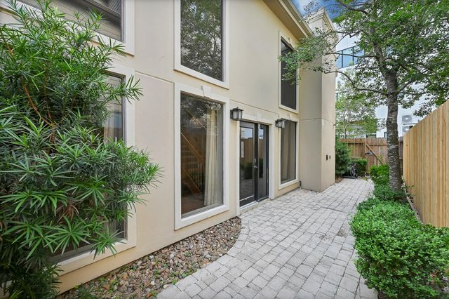 2430 Nantucket Drive B, Houston, TX 77057