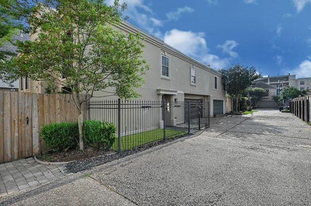 2430 Nantucket Drive B, Houston, TX 77057
