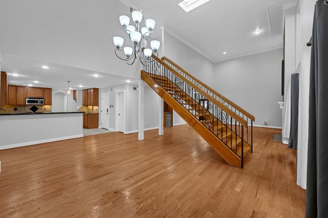 2430 Nantucket Drive B, Houston, TX 77057