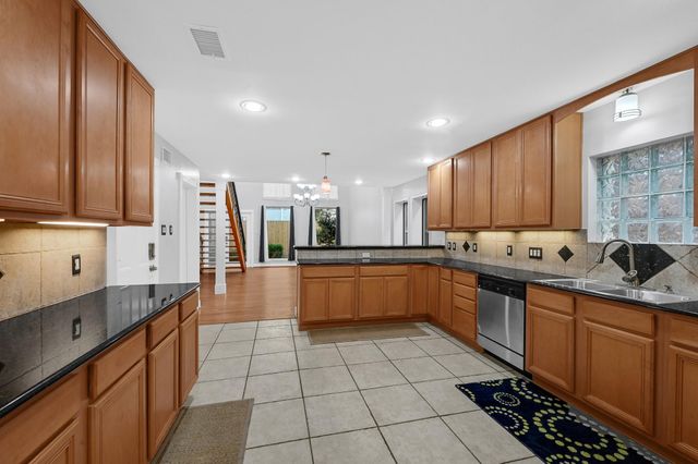 2430 Nantucket Drive B, Houston, TX 77057