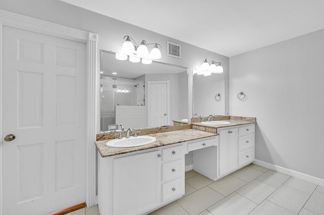 2430 Nantucket Drive B, Houston, TX 77057