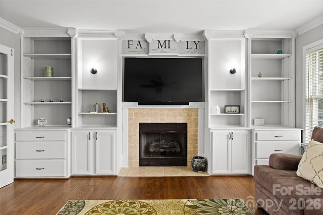 1005 Lisa Run Drive, Kernersville, NC 27284