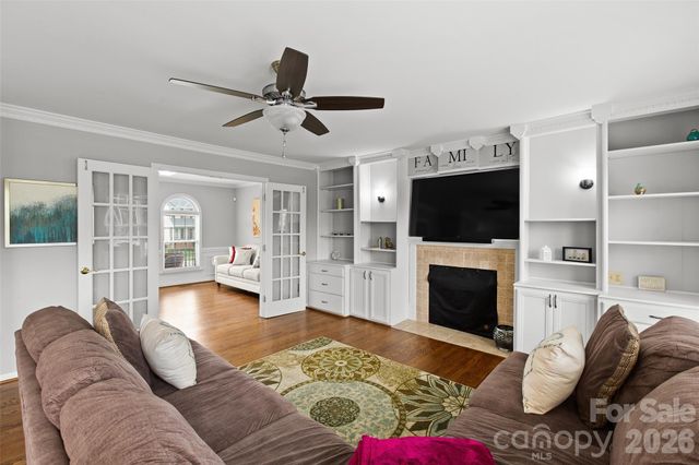 1005 Lisa Run Drive, Kernersville, NC 27284
