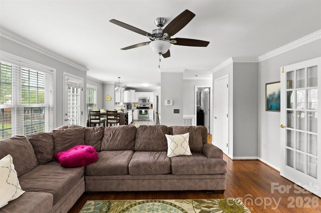 1005 Lisa Run Drive, Kernersville, NC 27284