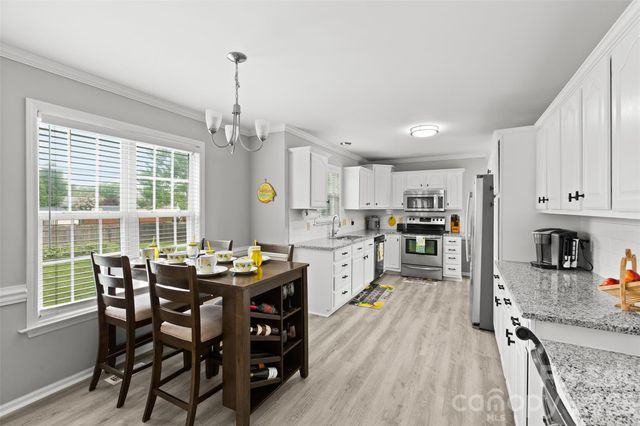 1005 Lisa Run Drive, Kernersville, NC 27284