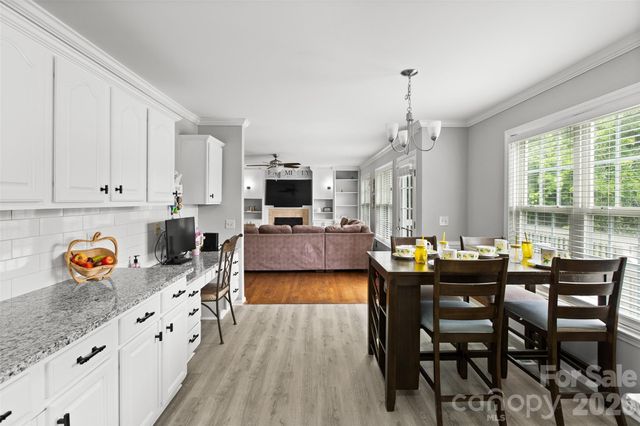 1005 Lisa Run Drive, Kernersville, NC 27284
