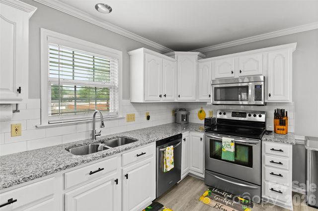 1005 Lisa Run Drive, Kernersville, NC 27284