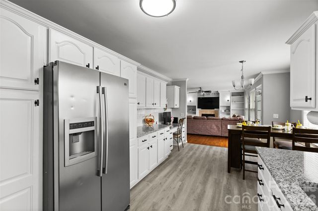 1005 Lisa Run Drive, Kernersville, NC 27284