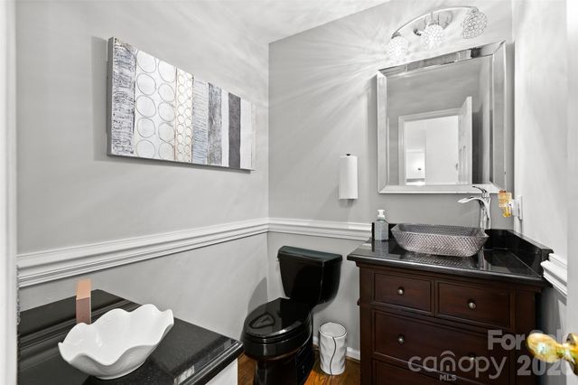 1005 Lisa Run Drive, Kernersville, NC 27284