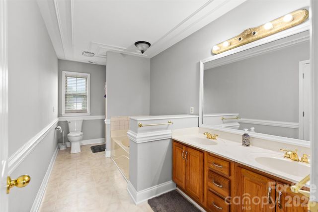 1005 Lisa Run Drive, Kernersville, NC 27284