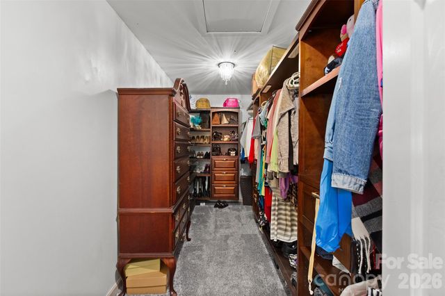 1005 Lisa Run Drive, Kernersville, NC 27284