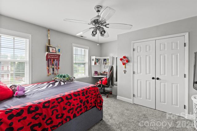 1005 Lisa Run Drive, Kernersville, NC 27284