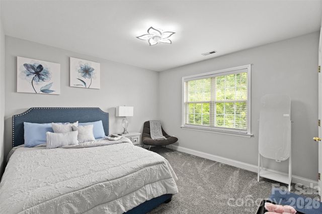 1005 Lisa Run Drive, Kernersville, NC 27284