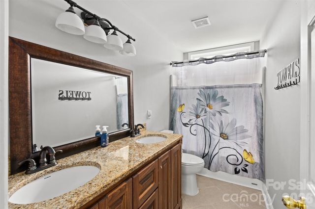 1005 Lisa Run Drive, Kernersville, NC 27284