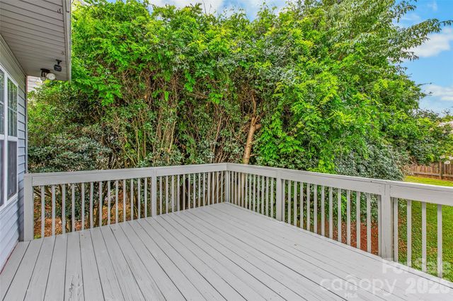 1005 Lisa Run Drive, Kernersville, NC 27284
