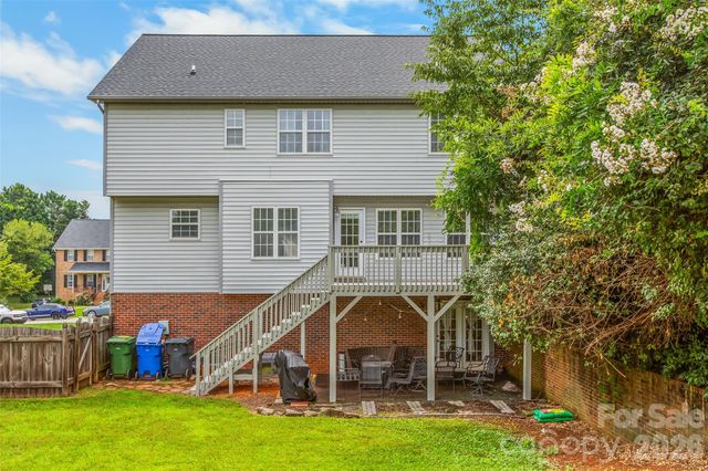 1005 Lisa Run Drive, Kernersville, NC 27284