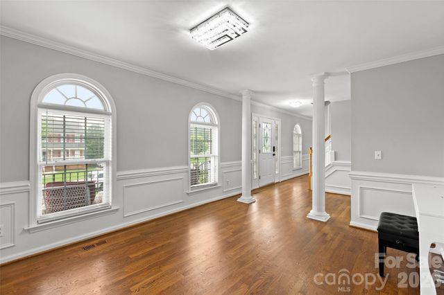 1005 Lisa Run Drive, Kernersville, NC 27284
