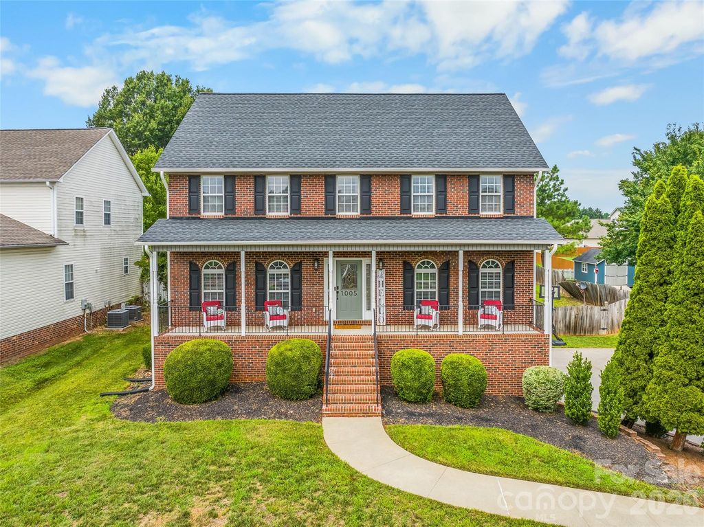 1005 Lisa Run Drive, Kernersville, NC 27284
