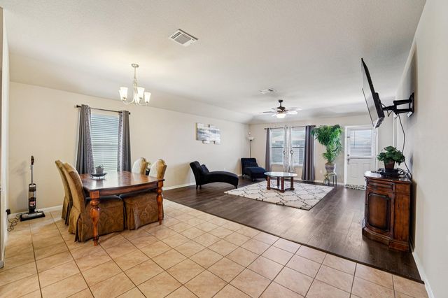 308 Nueces River TRL, Hutto, TX 78634