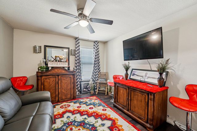 308 Nueces River TRL, Hutto, TX 78634